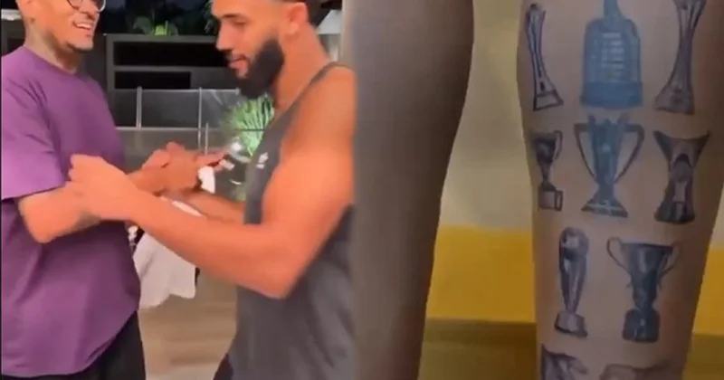 “Qarabağ”la qazandığı kubokları ayağına döymə etdirdi Video