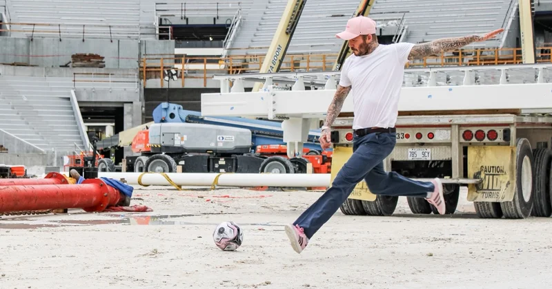 Devid Bekhem “Miami Freedom Park”da topa özünə məxsus formada toxunuş edib FOTO