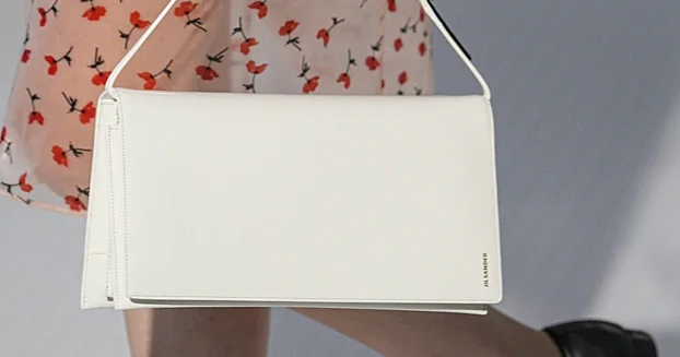 Şıklıq qatacaq aksesuarlar: ilin ən yaxşı 7 çantası və zərgərlik əşyaları...