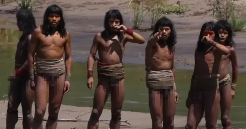 Dünyadan təcrid olunmuş qəbilənin fotoları yayımlandı