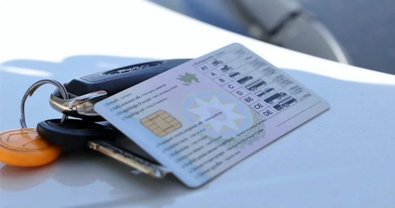 Sürücülük vəsiqəsi alanların sayı iki dəfədən çox azaldı