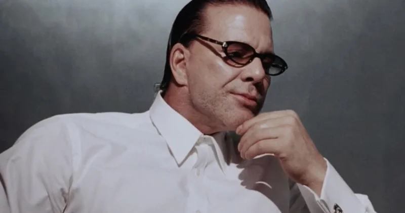 Микки Рурк пытается вернуть фанатам собранные для него $100 тысяч