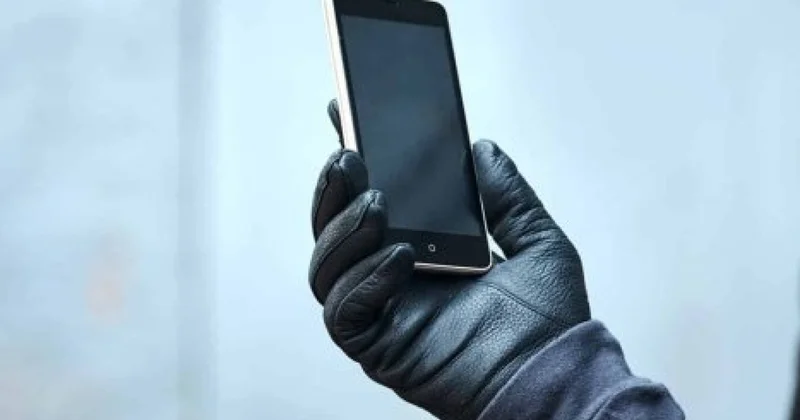 Restorandan iki ədəd mobil telefon oğurlandı