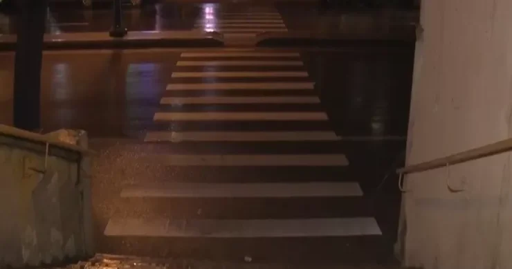 Xətai rayonunda səkisiz pilləkənlər piyadalar üçün təhlükə yaradır VİDEO