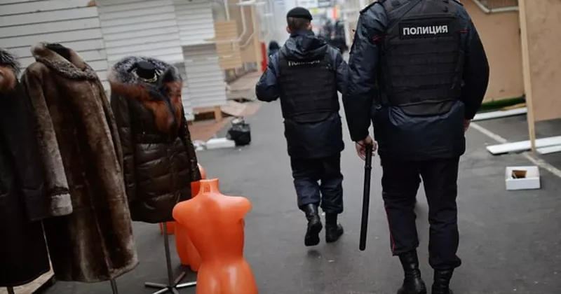 Рейд в Петербурге: десятки мигрантов оказались в полиции