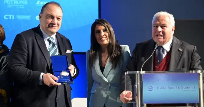 Dündar Keşaplı nüfuzlu jurnalistika mükafatına layiq görülüb