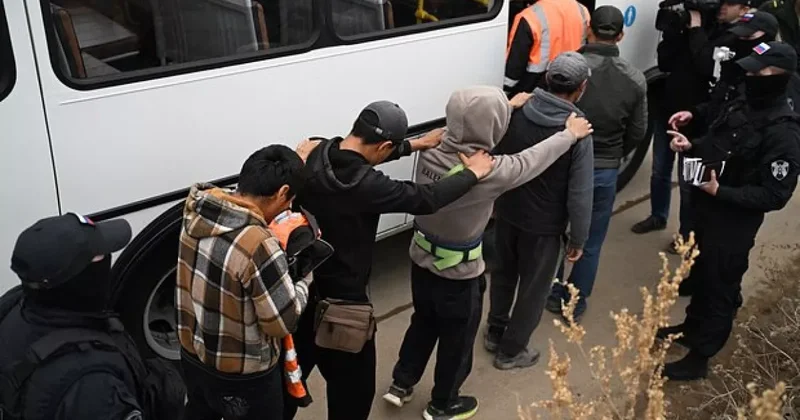 Ведомости : Высылка мигрантов дорого обойдется России