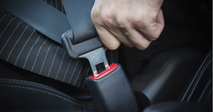 Bu ölkədə balacaboy sürücülər kəmər taxmaya bilər