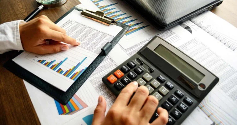 Bu sahələrdə çalışanların maaşı daha yüksək olub RƏSMİ