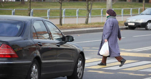 Gəncədə yaşlı qadını maşın vurub