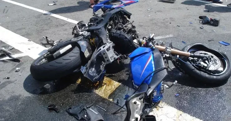 Bakıda yük maşını ilə toqquşan motosikletin sürücüsü öldü