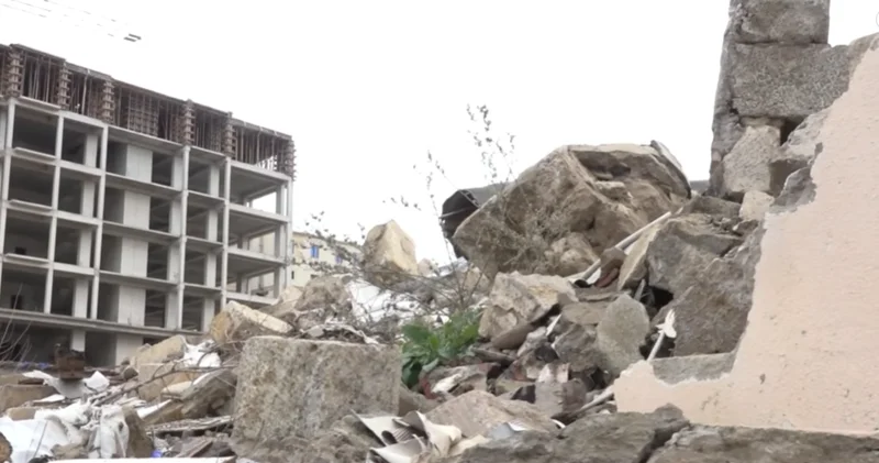 Hamı qorxu içindədir, şikayət edirik, eşidən yoxdur Paytaxtda aparılan tikinti sakinlər üçün təhlükə yaradır