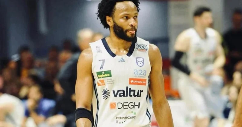 Нефтчи подписал американца и расстался с двумя легионерами