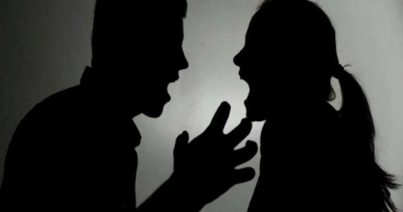 Parkda sevgi mübahisəsi zorakılıqla nəticələndi: Qadın 30 yaşlı sevgilisini bağışladı