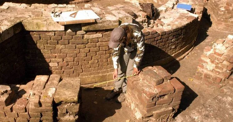 Britaniyada atom elektrik stansiyasının ərazisində kral nəslinə aid qalıqlar tapıldı