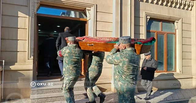 Milli Qəhrəmanın cənazəsi Təzəpir məscidinə gətirilib FOTO