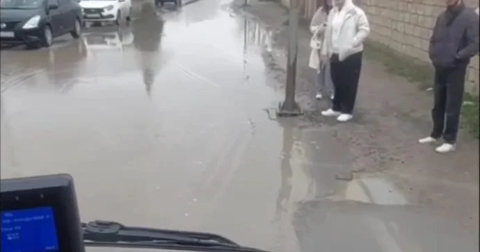 Yağışdan sonra Ramanıda eyni vəziyyət yaranıb; qəsəbəni su basıb VİDEO