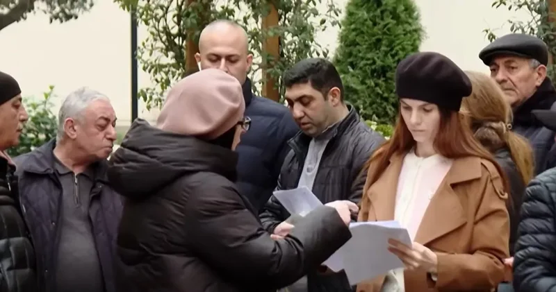 Одна из бакинских стройфирм подняла коммунальную плату вдвое Более 250 жильцов протестуют / ВИДЕО