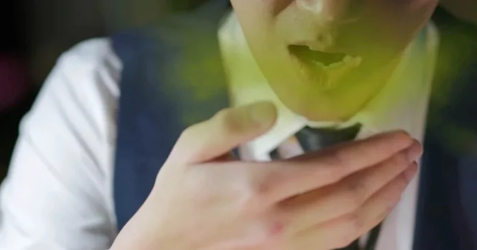 Ağızdan gələn pis qoxunun təhlükəli səbəbləri açıqlanıb