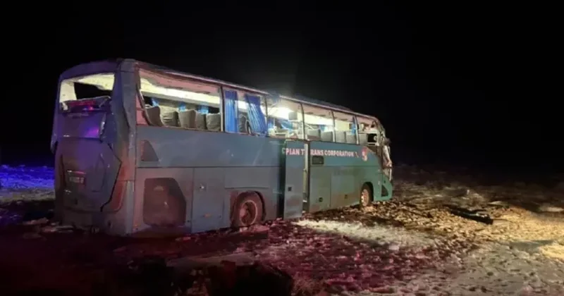 Автобус с десятками пассажирами попал в ДТП в Казахстане: есть погибшие