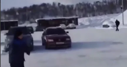 Масштабный сход лавины на горе Эльбрус ВИДЕО