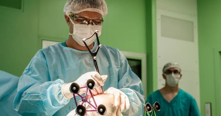 TƏBİB расширяет применение высокотехнологичных хирургических услуг в региональных больницах