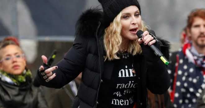 Madonna etirazçılara səsləndi: Dualarım sizinlədir…