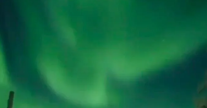 Завораживающее полярное сияние в Лапландии ВИДЕО