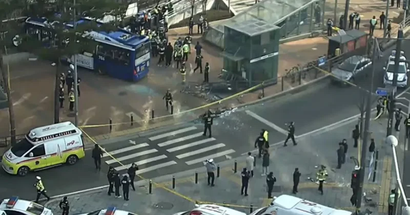 В Сеуле автобус влетел в здание