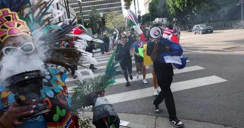 Полиция Миннеаполиса применила слезоточивый газ и светошумовые гранаты на протестах