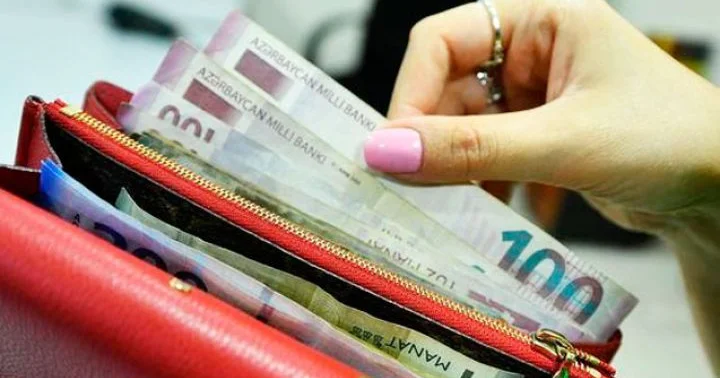 Azərbaycanda orta maaş açıqlanıb