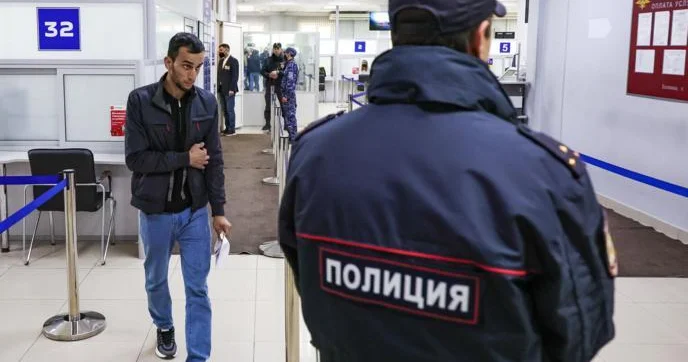 Rusiyada miqrantların tibbi müayinədən yayınmasına görə cərimələr artırıla bilər