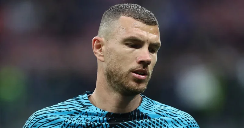 Paris klubu 39 yaşlı Ceko üçün danışıqlara start verdi