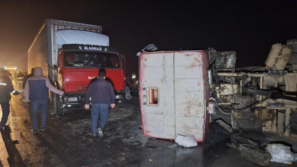 Bakı Qazax yolunda duman səbəbindən baş verən zəncirvari qəzada iki nəfər ölüb YENİLƏNİB 2