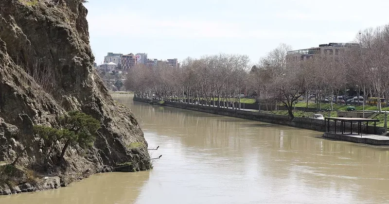 В Грузии планируют искусственно понизить уровень воды в реке Мтквари: ПРИЧИНА