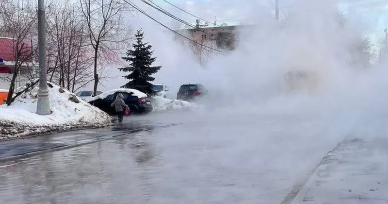 В Москве охранник погиб при прорыве магистральной трубы ВИДЕО