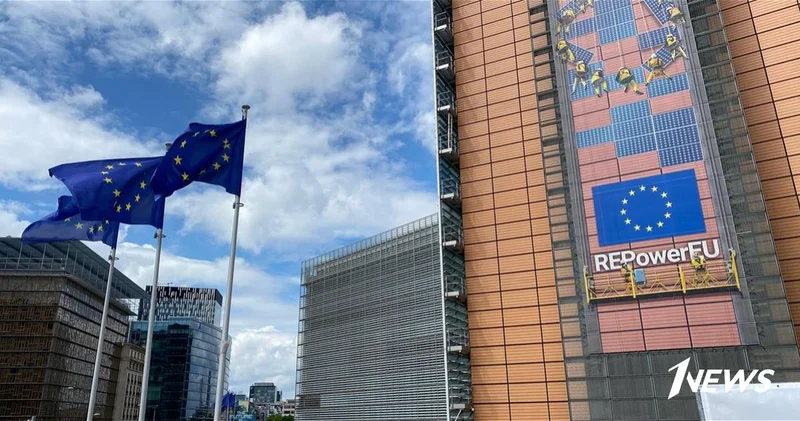 Еврокомиссия не будет допускать излишней критики против Венгрии