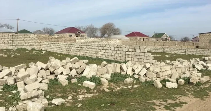 В Азербайджане выявлены незаконные продажи муниципальной земли