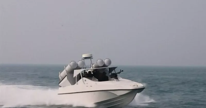 Военно морские силы КСИР начинают учения в Ормузском проливе