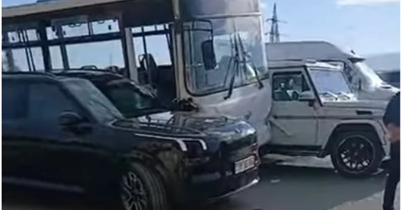 Хамство водителя гелика привело к ДТП с автобусом ВИДЕО