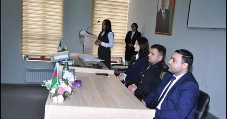 Erkən və yaxın qohumlar arasında nikahlarla mübarizəyə dair kənd məktəbində görüş