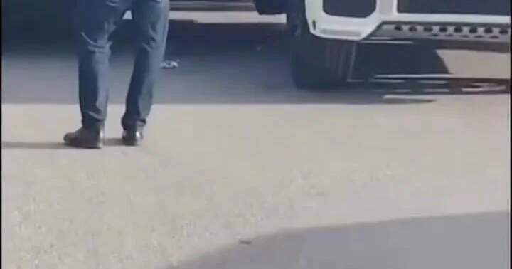 Автобус врезался в два дорогих автомобиля в Баку ВИДЕО