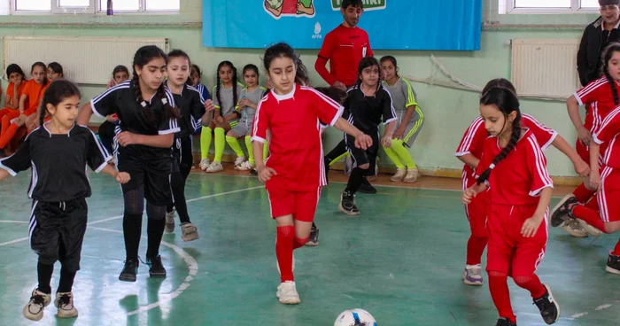 “Məktəbli Qızlar” turnirində pley off iştirakçıları bilindi