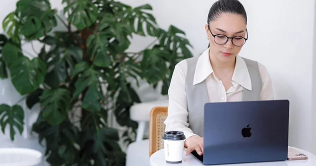“MacBook” niyə biznes üçün ən yaxşı seçimdir Səmərəlilik, rahatlıq və üstünlüklər