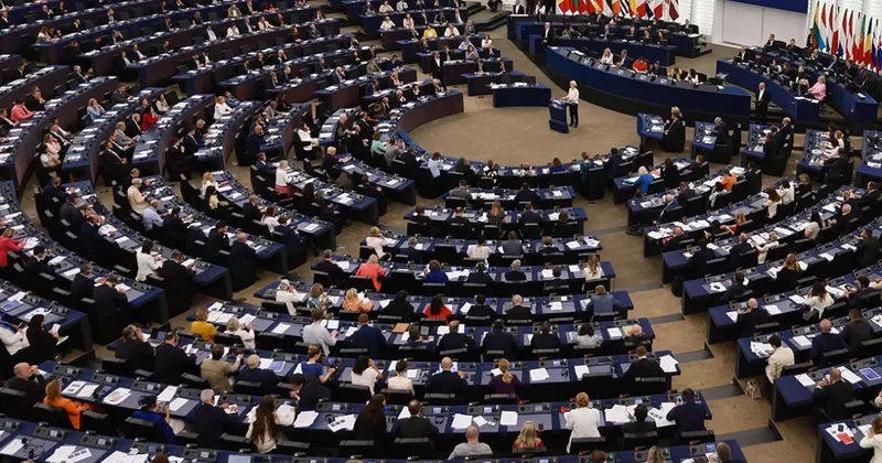 Депутатам Европарламента заблокировали ИИ на планшетах