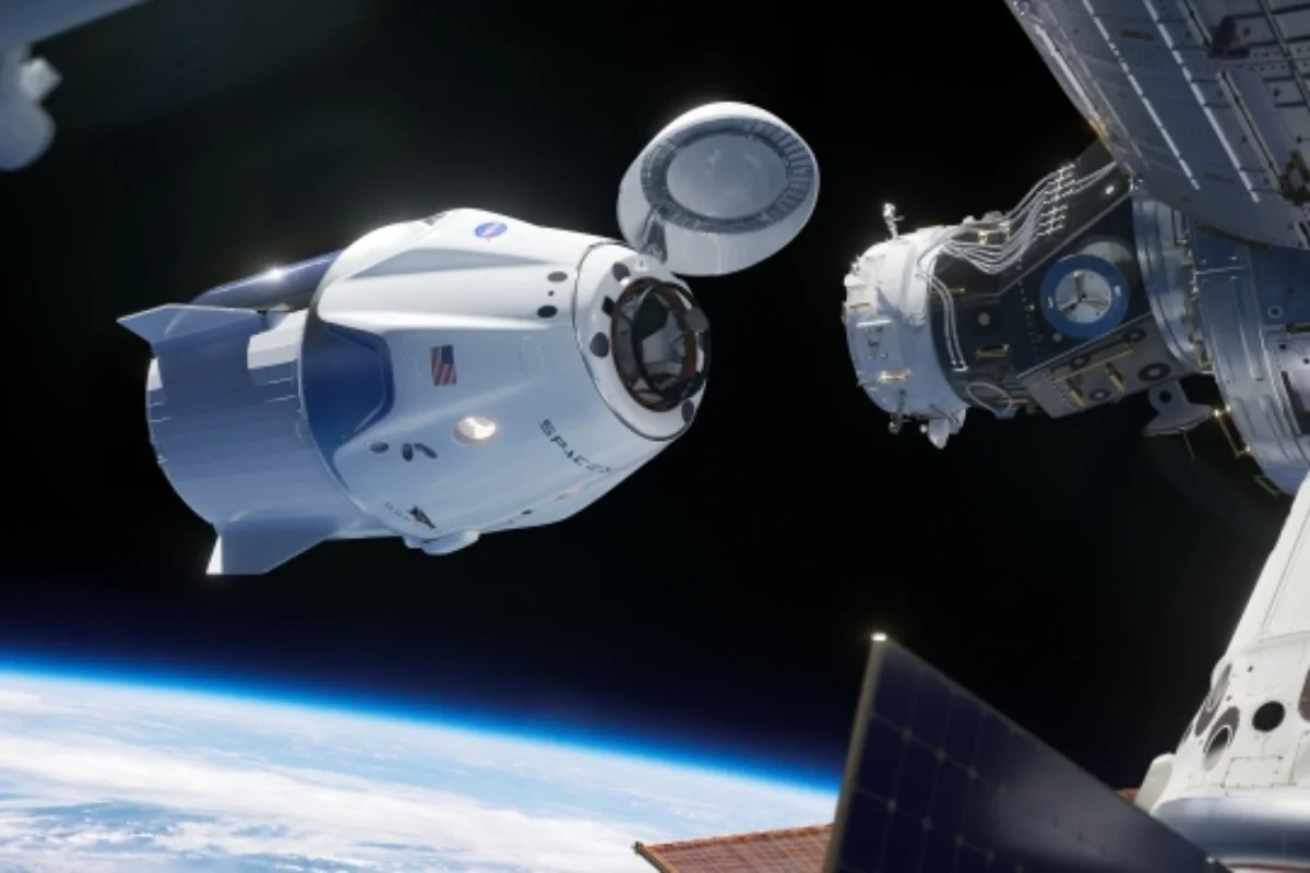 SpaceX dörd nəfəri Beynəlxalq Kosmik Stansiyaya çatdırıb