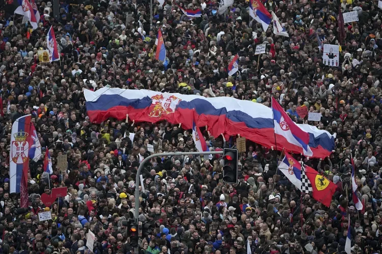 В Белграде прошла крупнейшая акция протеста против правительства Вучича ВИДЕО