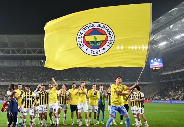 Fənərbağça çempionluq yarışında vacib xal itirib