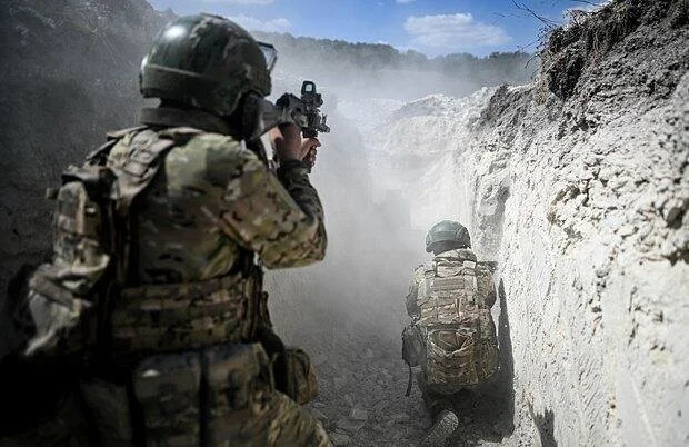 NATO zabitləri Kurskda mühasirəyə alındı Lebedev