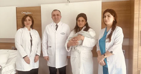 В Азербайджане женщина родила двоих детей после пересадки почки